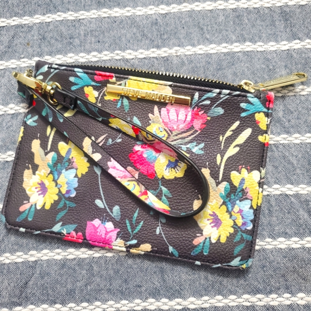 Steve Madden Wristlet NWOT